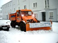 Schneepflug der REB im Einsatz